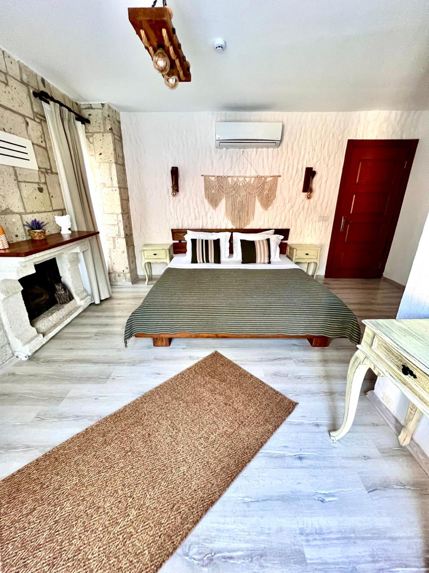 Pupa Alacati Butik Otel เซสเม ภายนอก รูปภาพ