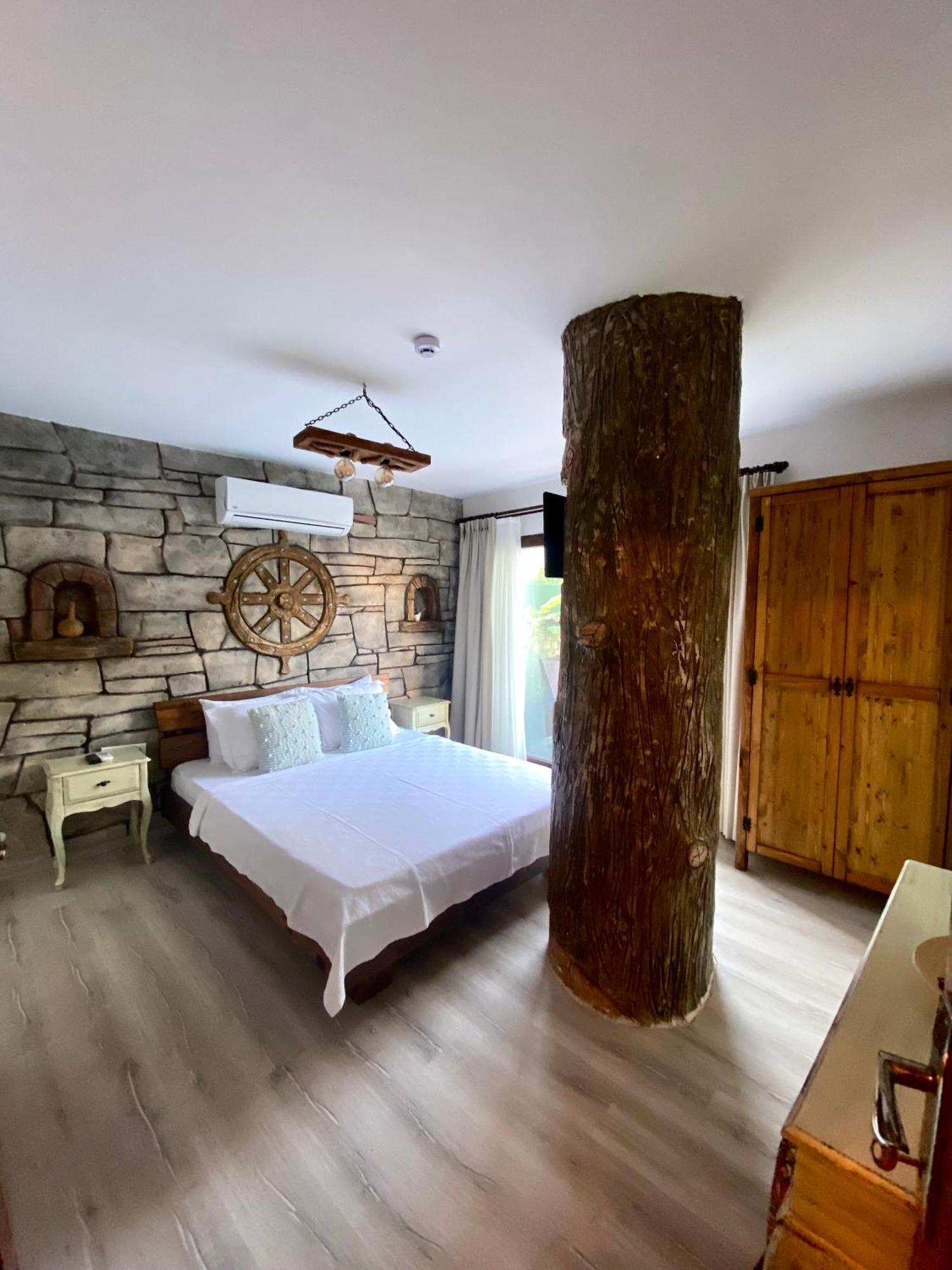 Pupa Alacati Butik Otel เซสเม ภายนอก รูปภาพ