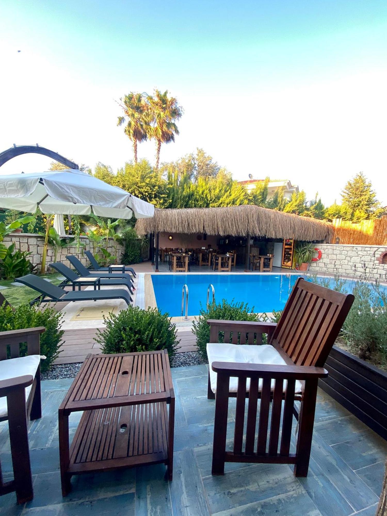 Pupa Alacati Butik Otel เซสเม ภายนอก รูปภาพ